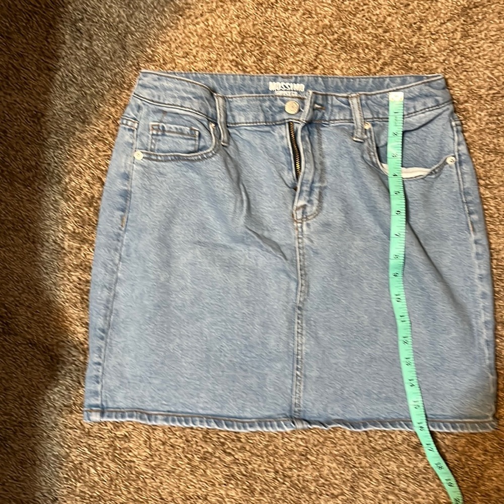 Massimo, Jean, mini skirt. 17 inches in length 15 inches in the waist.